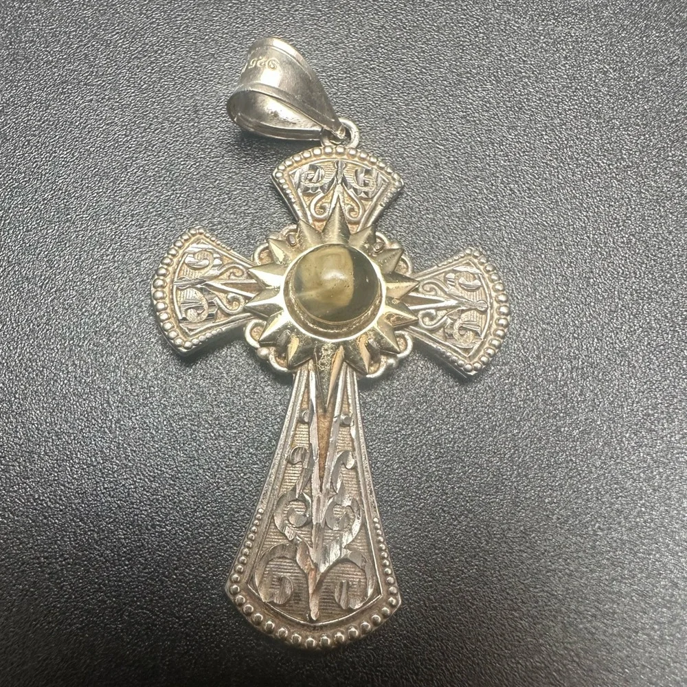 Sanctum Radiance Cross - Picture 1 of 3
